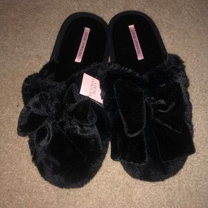 Black bow slippers